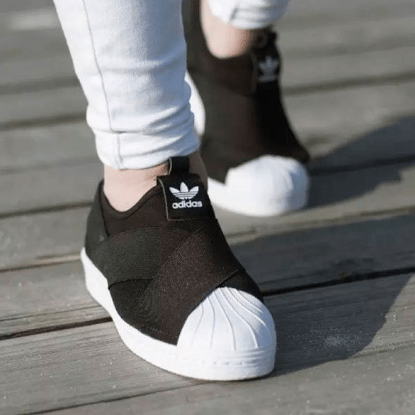 slip on adidas preto e branco