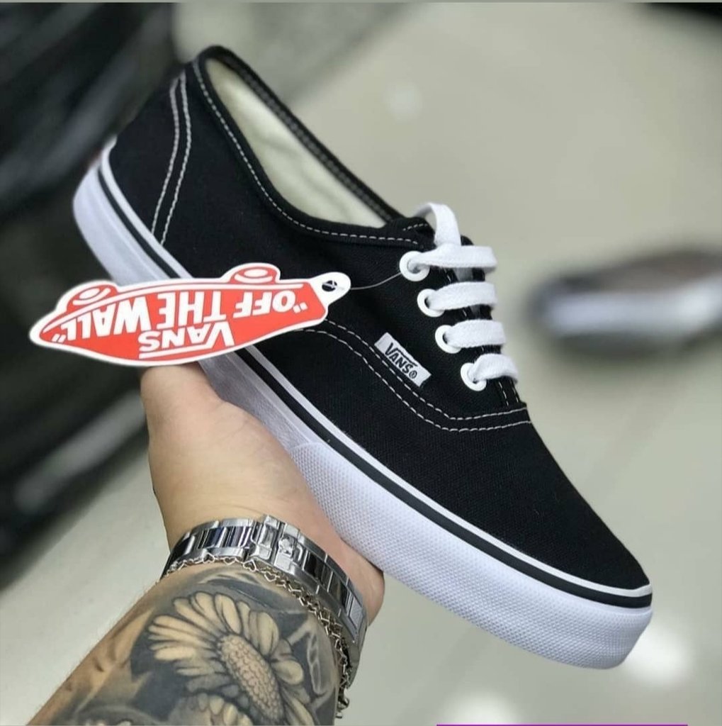 vans authentic no pé