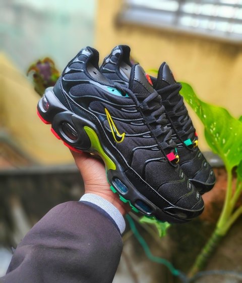 air max tn plus preto e branco