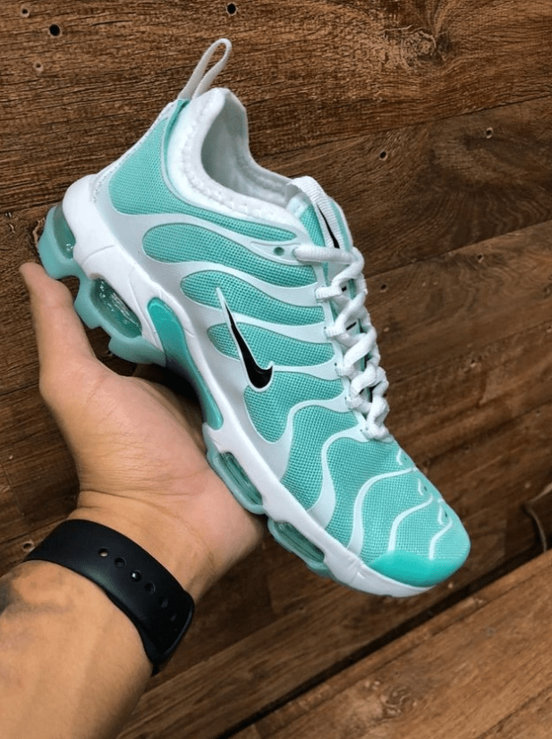 air max plus preto e verde