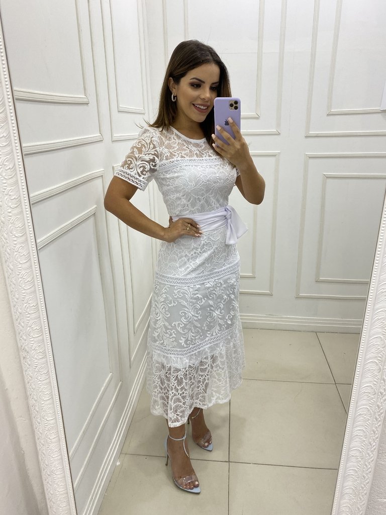 vestido de renda comprimento midi