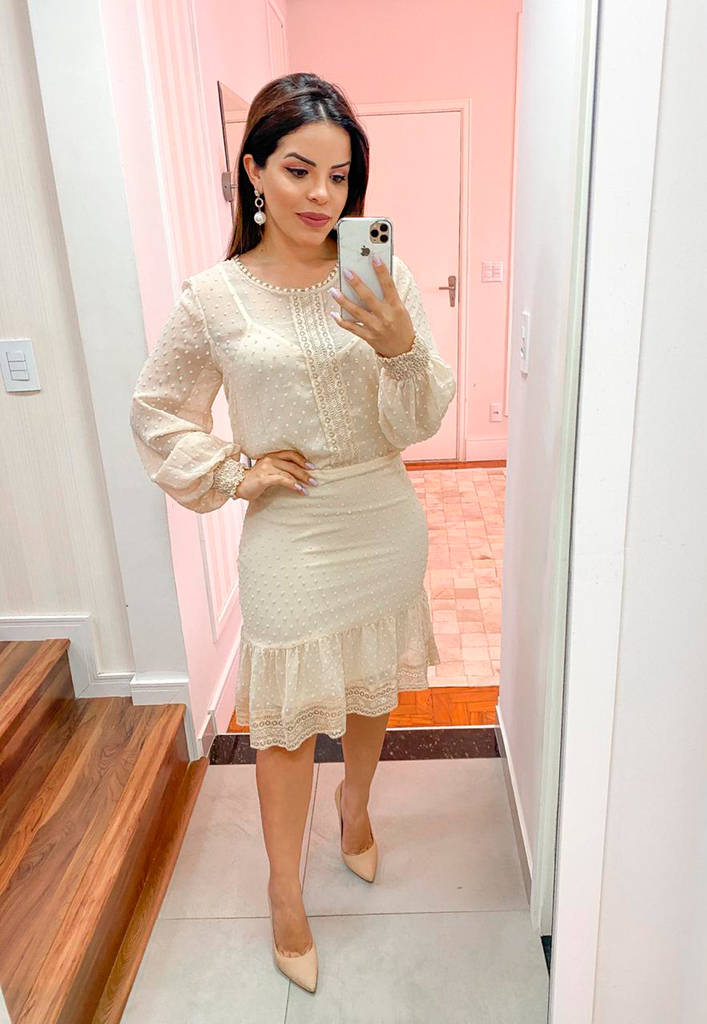 vestido de renda midi manga longa