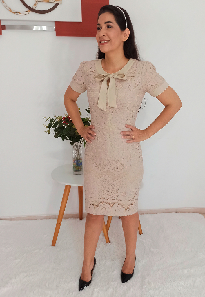 vestido bege tubinho