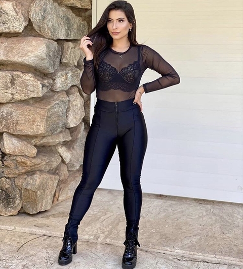 calça disco com bota cano curto