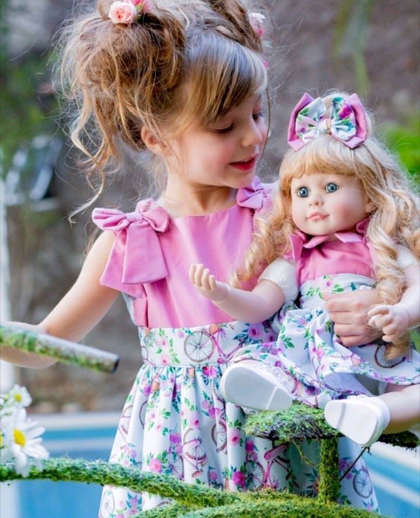 roupa tal filha tal boneca