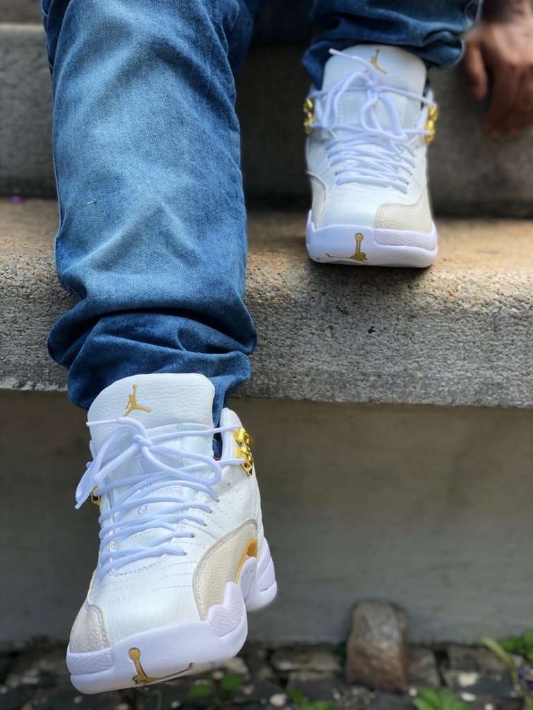 jordan branco e dourado