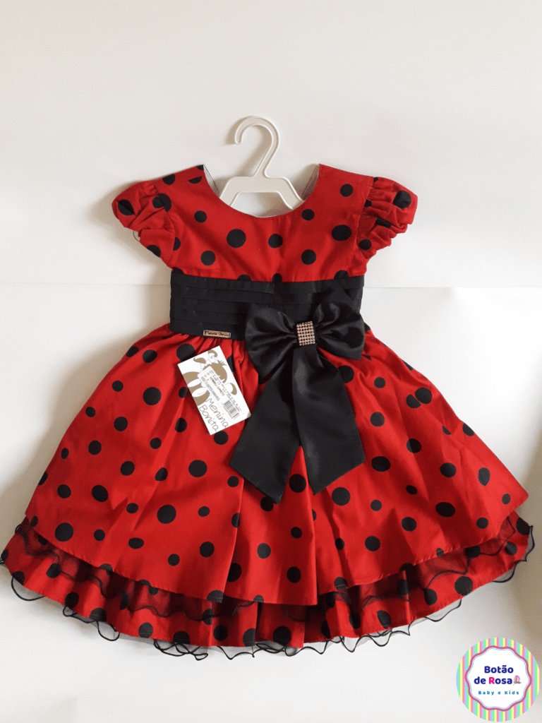 vestido vermelho de bolinhas brancas