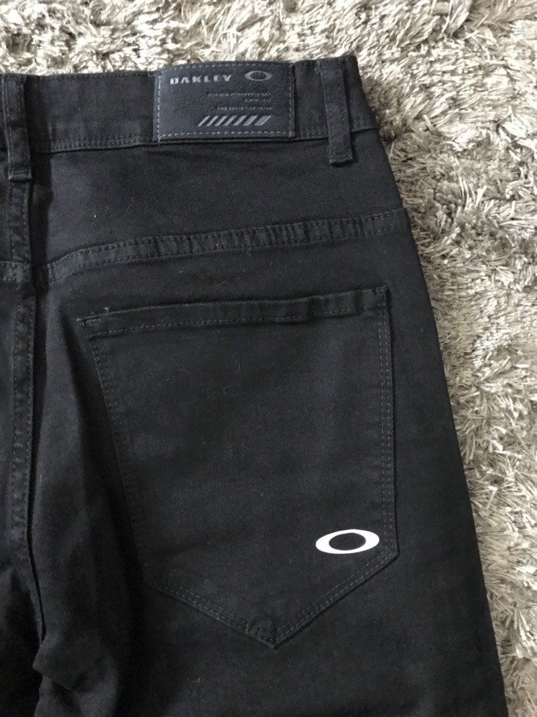 calça jeans oakley preta