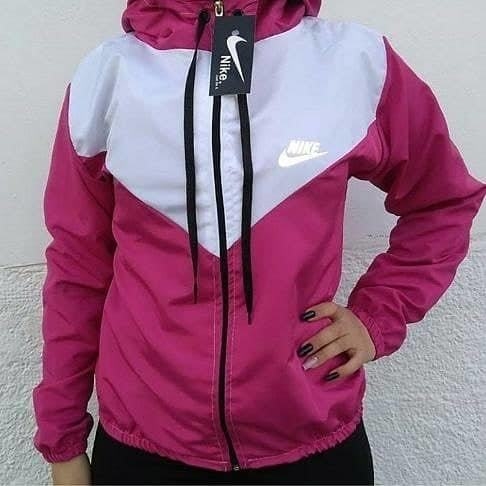 corta vento rosa e branco nike